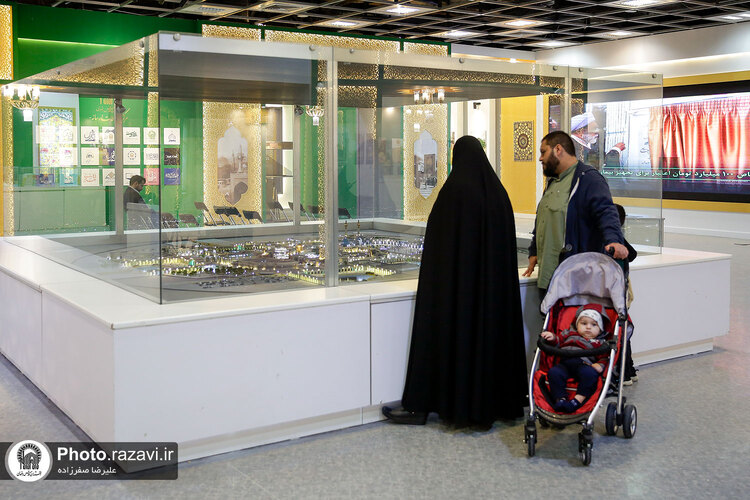 بازدید مدیرعامل بنیاد کرامت رضوی از نمایشگاه رواق خدمت