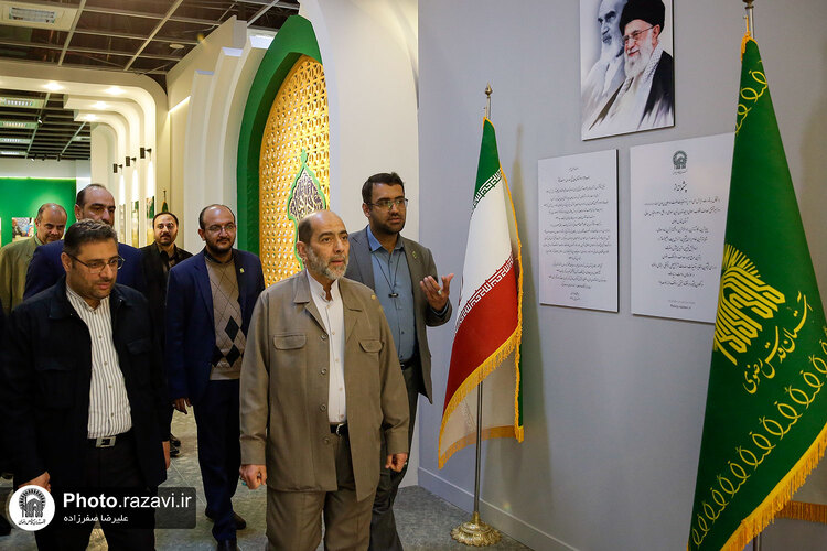 بازدید مدیرعامل بنیاد کرامت رضوی از نمایشگاه رواق خدمت