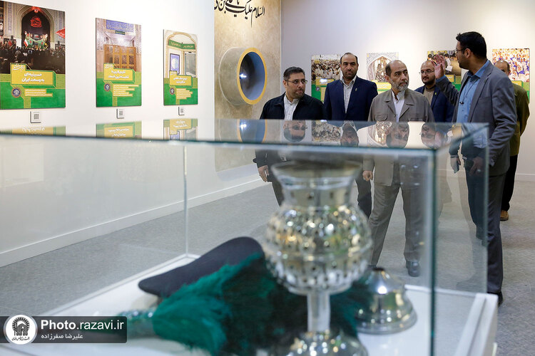 بازدید مدیرعامل بنیاد کرامت رضوی از نمایشگاه رواق خدمت