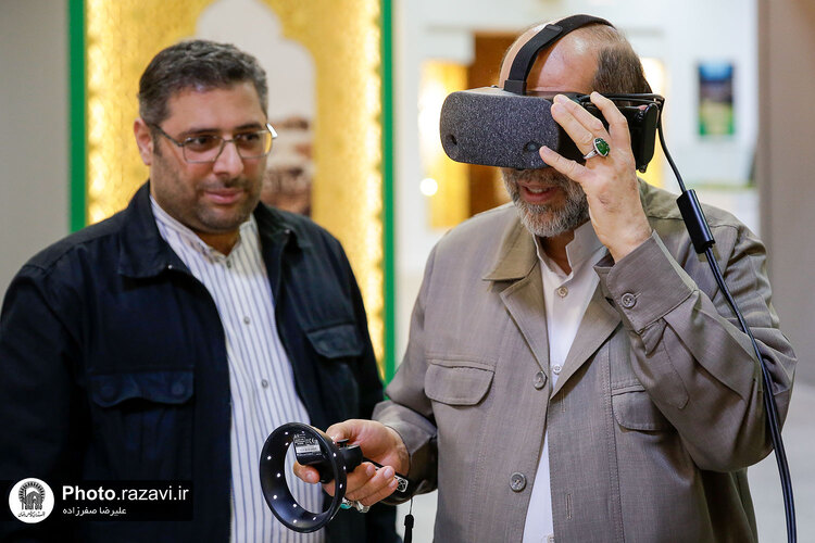 بازدید مدیرعامل بنیاد کرامت رضوی از نمایشگاه رواق خدمت