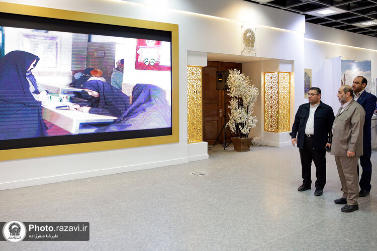 بازدید مدیرعامل بنیاد کرامت رضوی از نمایشگاه رواق خدمت