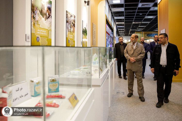 بازدید مدیرعامل بنیاد کرامت رضوی از نمایشگاه رواق خدمت