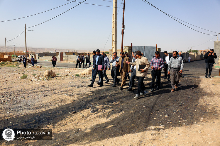 بازدید فرماندار و مدیران اجرایی شهر مشهد از روند خدمت‌رسانی آستان قدس رضوی در روستای هندل آباد