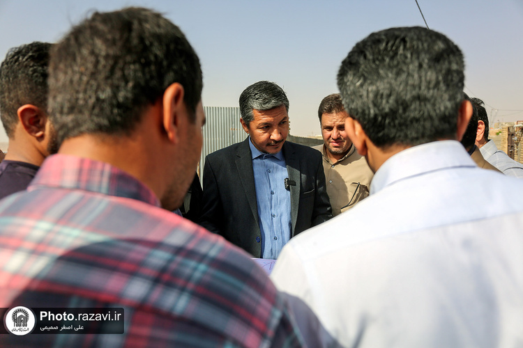بازدید فرماندار و مدیران اجرایی شهر مشهد از روند خدمت‌رسانی آستان قدس رضوی در روستای هندل آباد