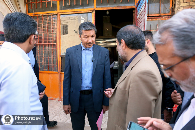 بازدید فرماندار و مدیران اجرایی شهر مشهد از روند خدمت‌رسانی آستان قدس رضوی در روستای هندل آباد