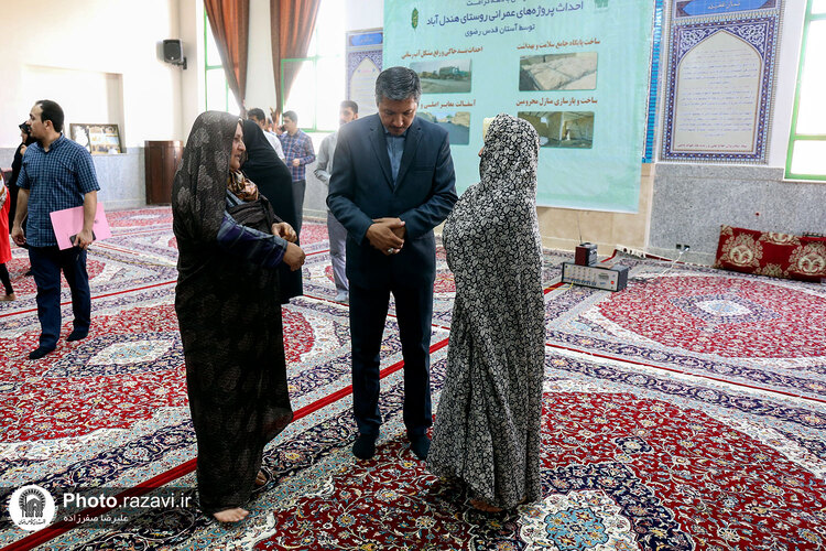 بازدید فرماندار و مدیران اجرایی شهر مشهد از روند خدمت‌رسانی آستان قدس رضوی در روستای هندل آباد