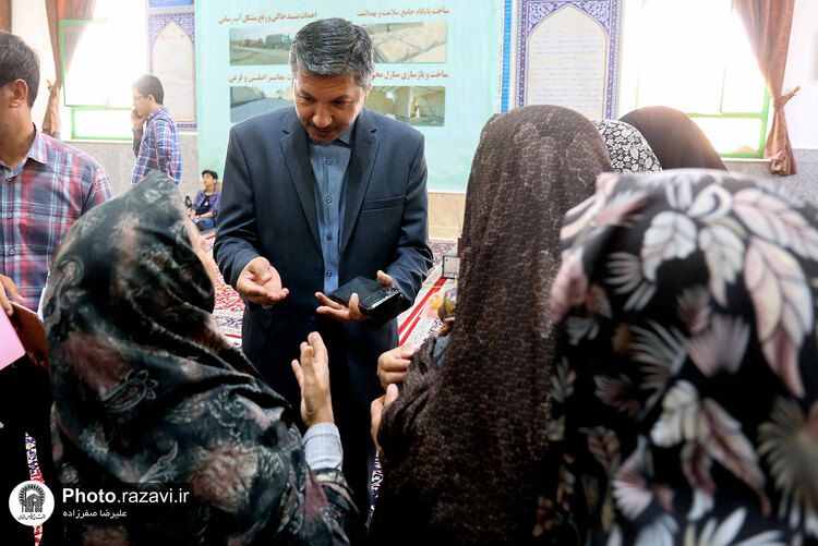 بازدید فرماندار و مدیران اجرایی شهر مشهد از روند خدمت‌رسانی آستان قدس رضوی در روستای هندل آباد