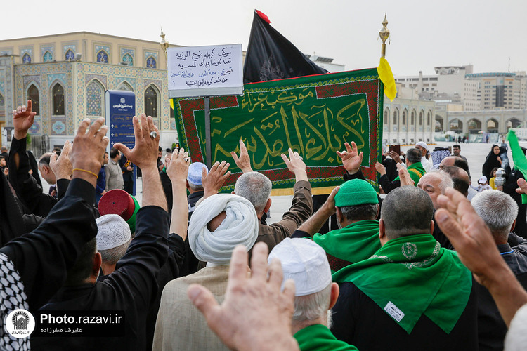تشرف کاروان موکب‌داران عراقی به حرم مطهر رضوی