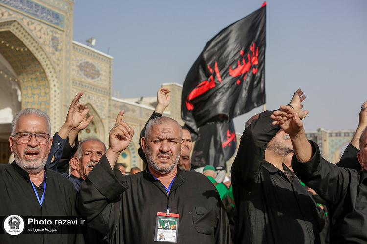 تشرف کاروان موکب‌داران عراقی به حرم مطهر رضوی