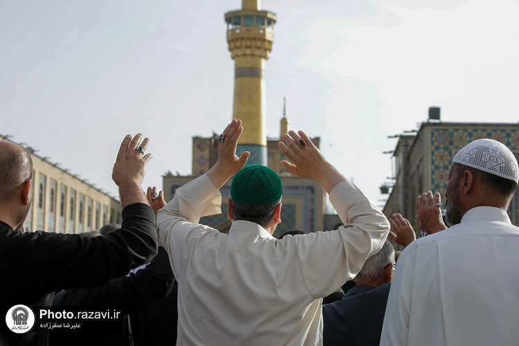 تشرف کاروان موکب‌داران عراقی به حرم مطهر رضوی