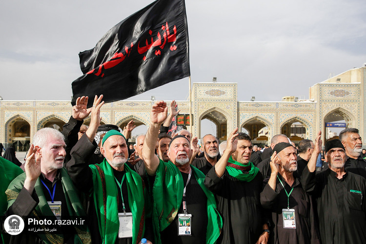 تشرف کاروان موکب‌داران عراقی به حرم مطهر رضوی