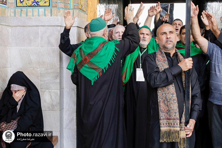 تشرف کاروان موکب‌داران عراقی به حرم مطهر رضوی