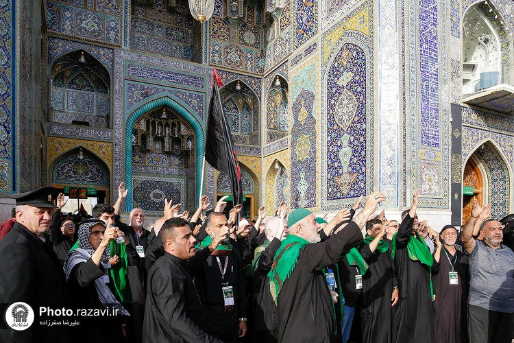 تشرف کاروان موکب‌داران عراقی به حرم مطهر رضوی