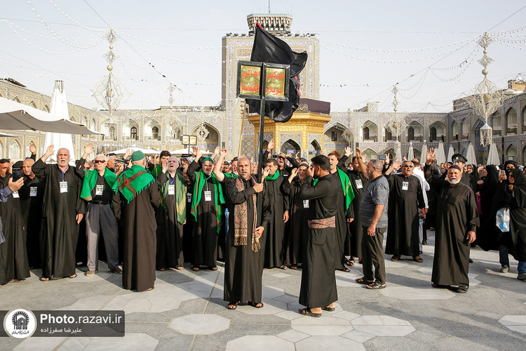 تشرف کاروان موکب‌داران عراقی به حرم مطهر رضوی