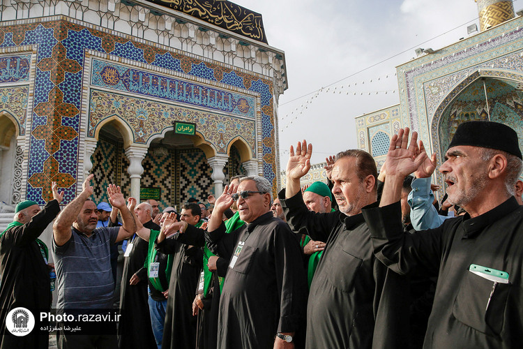تشرف کاروان موکب‌داران عراقی به حرم مطهر رضوی