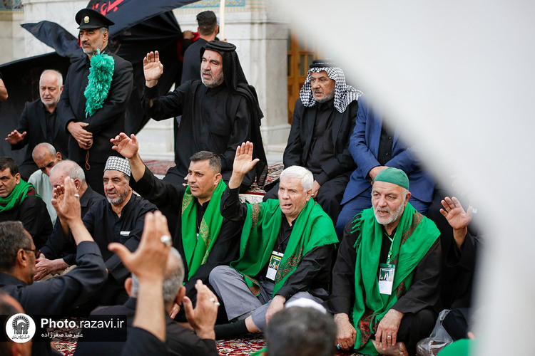 تشرف کاروان موکب‌داران عراقی به حرم مطهر رضوی