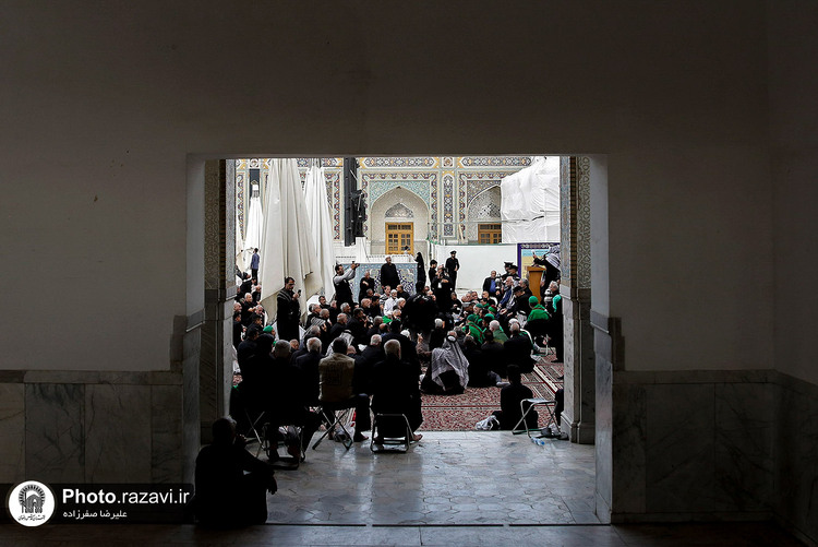 تشرف کاروان موکب‌داران عراقی به حرم مطهر رضوی