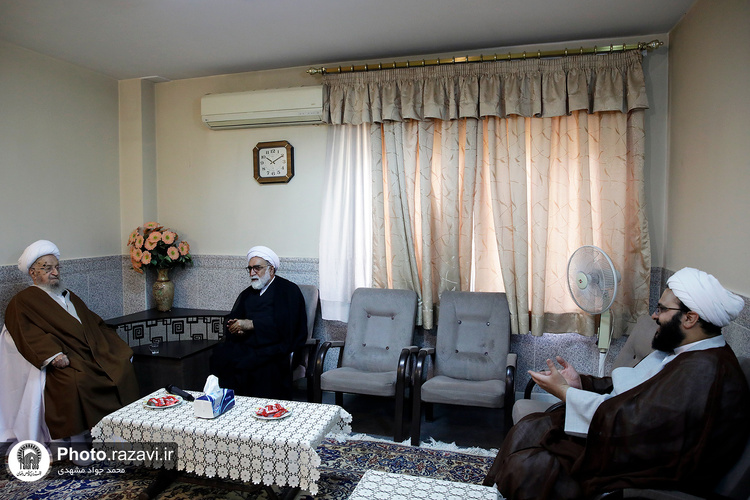 دیدار تولیت آستان قدس رضوی با مراجع تقلید در قم