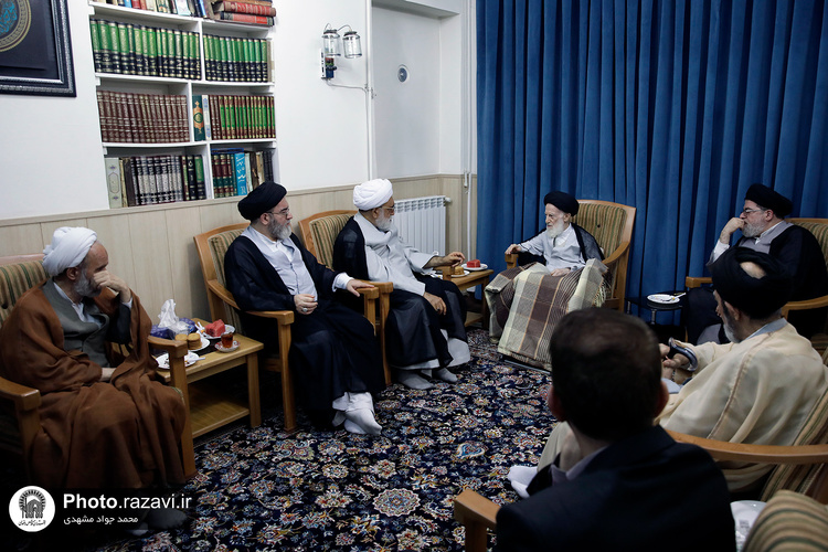 دیدار تولیت آستان قدس رضوی با مراجع تقلید در قم
