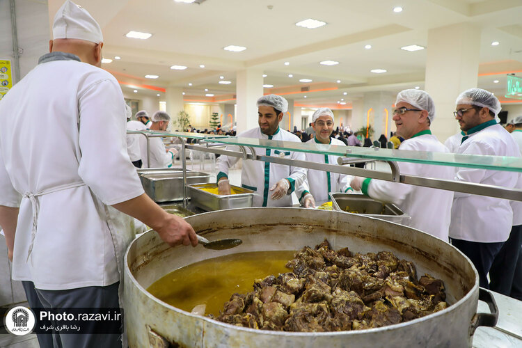 تشرف جمعی از زائران دارای بیماری خاص به حرم مطهر رضوی