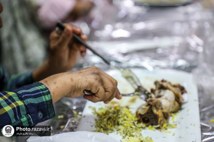 تشرف جمعی از زائران دارای بیماری خاص به حرم مطهر رضوی