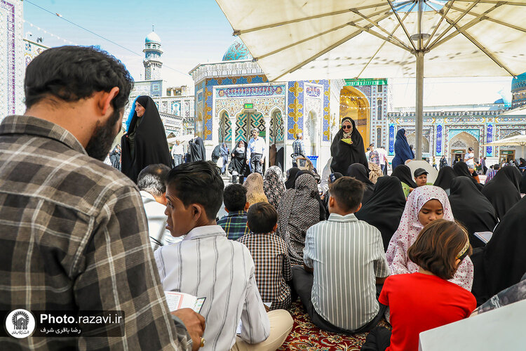 تشرف جمعی از زائران دارای بیماری خاص به حرم مطهر رضوی