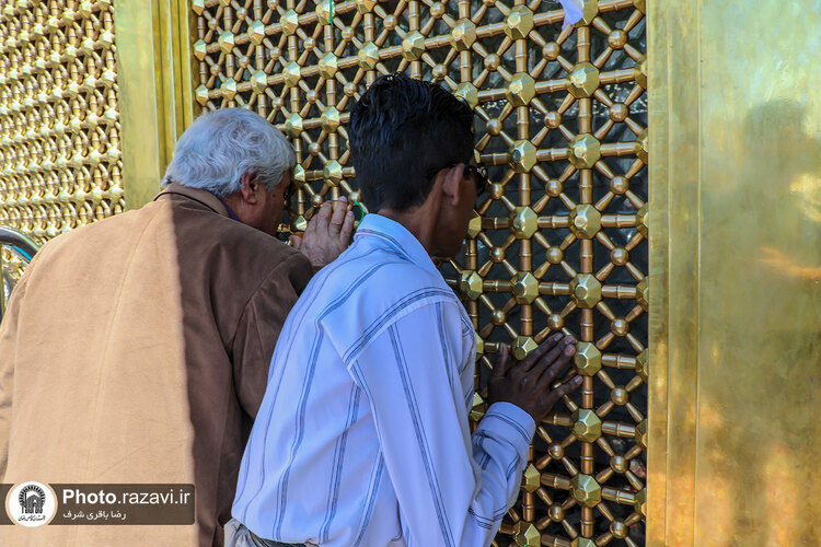 تشرف جمعی از زائران دارای بیماری خاص به حرم مطهر رضوی