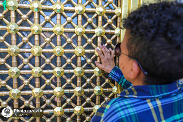 تشرف جمعی از زائران دارای بیماری خاص به حرم مطهر رضوی