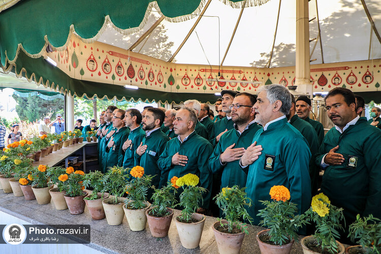 پذیرایی از زائران بارگاه منور رضوی در چایخانه حضرت