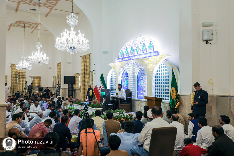 شعرخوانی مداحان اردوزبان در حرم مطهر رضوی