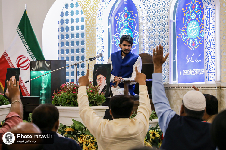 شعرخوانی مداحان اردوزبان در حرم مطهر رضوی