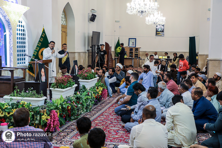 شعرخوانی مداحان اردوزبان در حرم مطهر رضوی