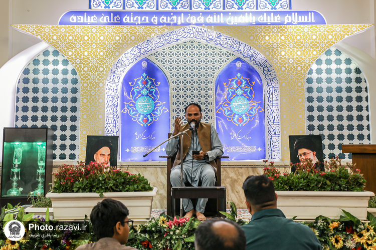 شعرخوانی مداحان اردوزبان در حرم مطهر رضوی
