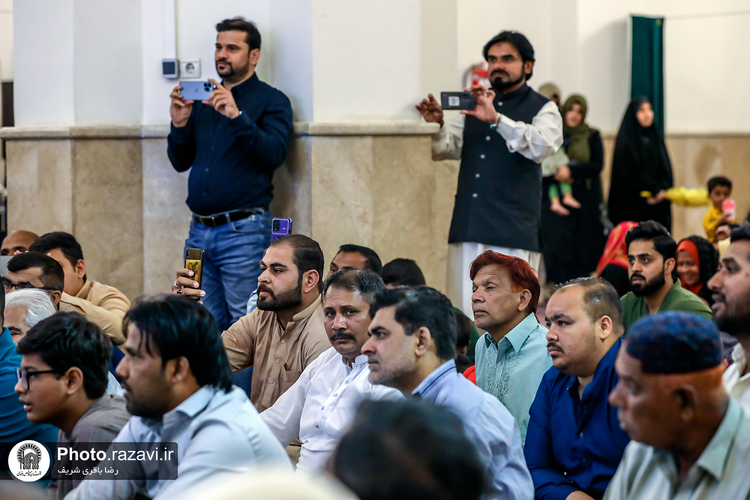 شعرخوانی مداحان اردوزبان در حرم مطهر رضوی