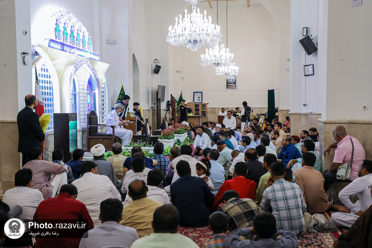 شعرخوانی مداحان اردوزبان در حرم مطهر رضوی