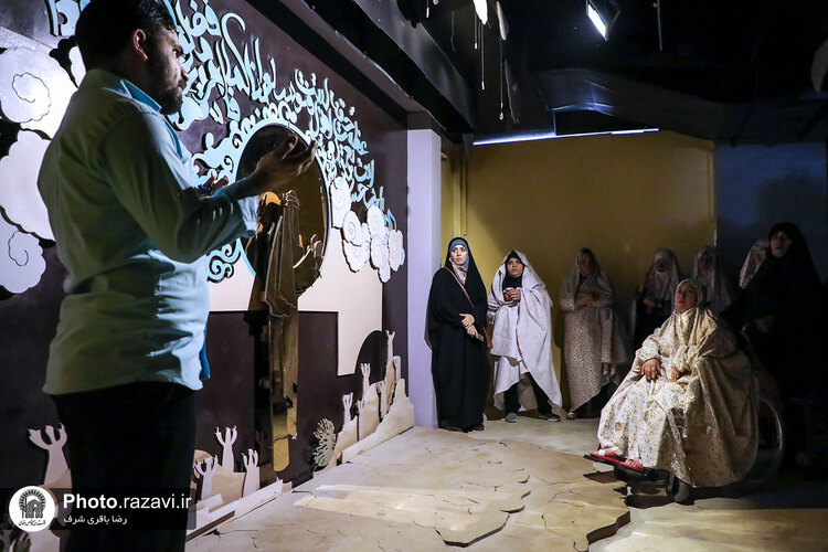 تشرف جمعی از معلولان اصفهانی به حرم مطهر رضوی