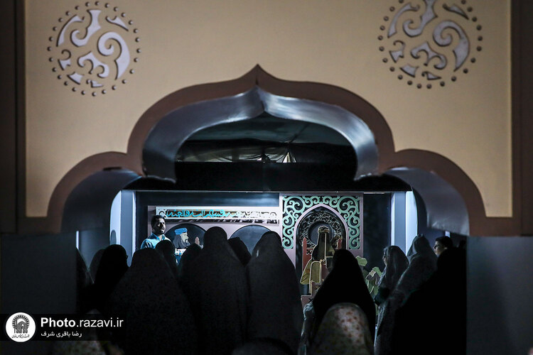 تشرف جمعی از معلولان اصفهانی به حرم مطهر رضوی