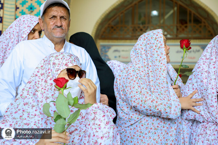 تشرف جمعی از معلولان اصفهانی به حرم مطهر رضوی