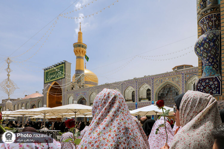 تشرف جمعی از معلولان اصفهانی به حرم مطهر رضوی