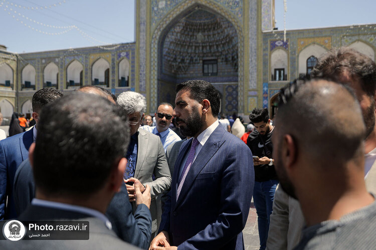 تشرف معاون استاندار نجف به حرم مطهر رضوی
