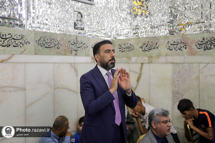 تشرف معاون استاندار نجف به حرم مطهر رضوی