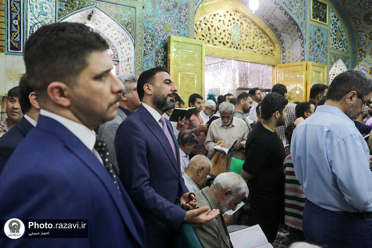 تشرف معاون استاندار نجف به حرم مطهر رضوی