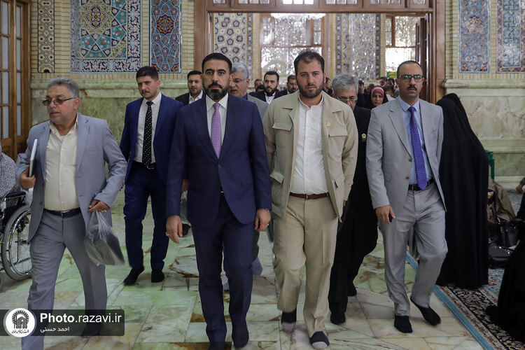 تشرف معاون استاندار نجف به حرم مطهر رضوی