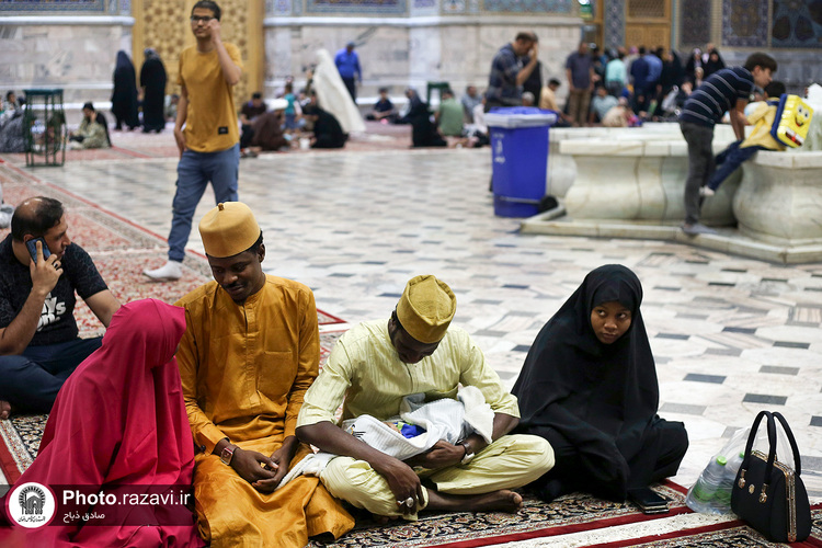 حال و هوای حرم مطهر رضوی در شب عید غدیر-2