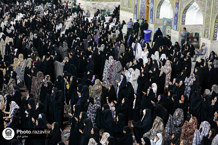 حال و هوای حرم مطهر رضوی در شب عید غدیر-2