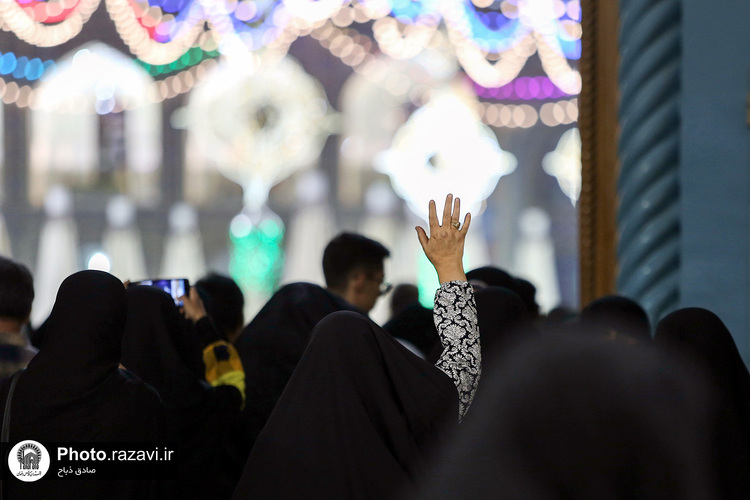 حال و هوای حرم مطهر رضوی در شب عید غدیر-2