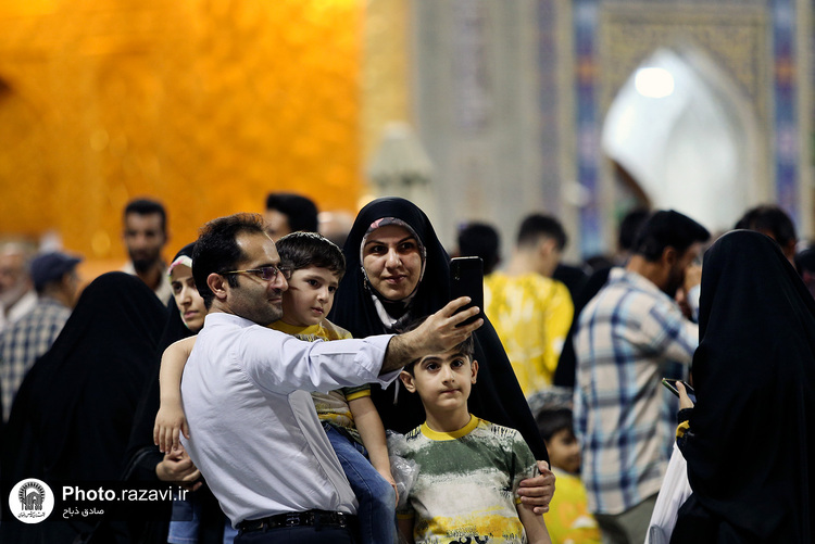 حال و هوای حرم مطهر رضوی در شب عید غدیر-2