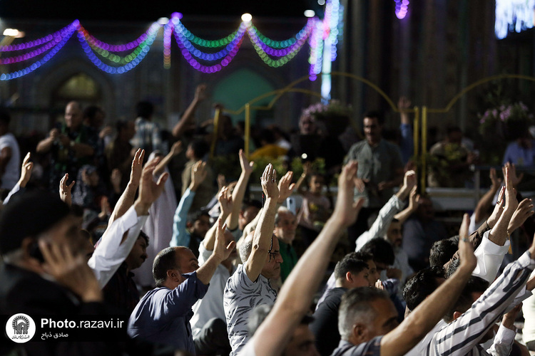 حال و هوای حرم مطهر رضوی در شب عید غدیر-2