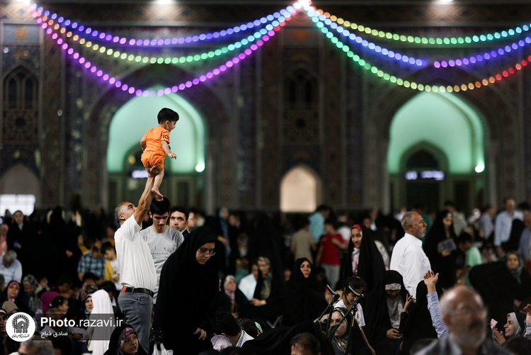 حال و هوای حرم مطهر رضوی در شب عید غدیر-2