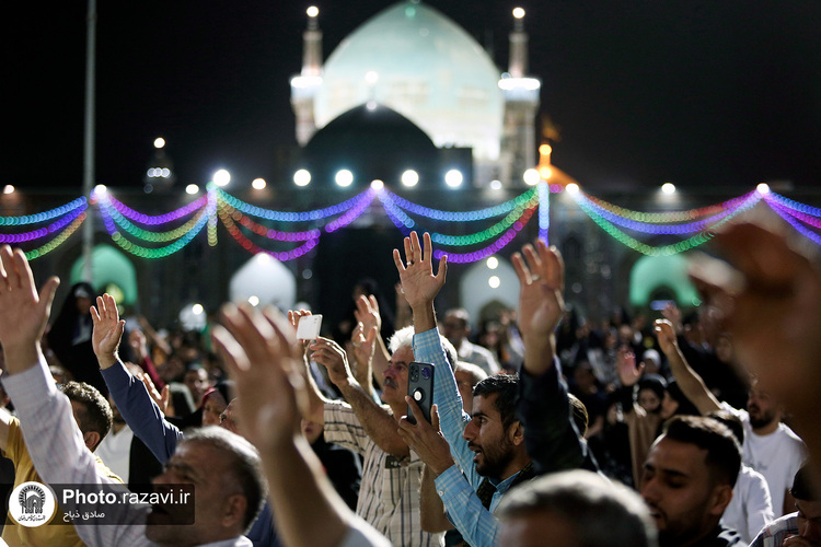 حال و هوای حرم مطهر رضوی در شب عید غدیر-2